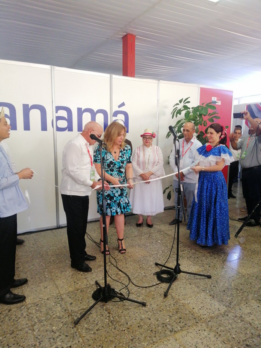 Con las palabras del VM <a href="/RobertoLpezHe11/">Roberto López Hernández</a> y las notas de los himnos nacionales de 🇵🇦y🇨🇺 dió inicio en #FIHAV2019 el #DíaNacional de #Panamá.  #CubaNosEstaSola #Cuba <a href="/pro_cuba/">ProCuba</a> <a href="/R_Malmierca/">Rodrigo Malmierca Díaz</a> <a href="/EmbacubaP/">Embacuba Panamá</a>