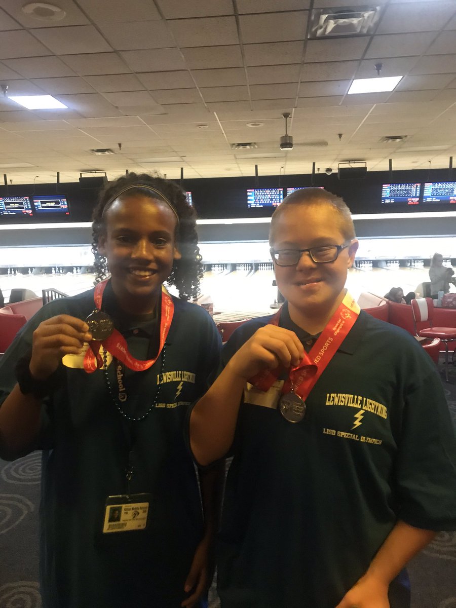 CoFKillian's tweet photo. Unified Partners Bowling today! Our @Killian_MS teams did great! One team got 3rd place in their heat and two teams won 2nd place in their heats!! #LISDthrive #LISDculture https://t.co/Cp5c5p1F9U
