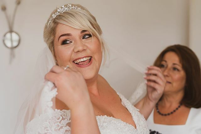HazelSkyePhoto's tweet photo. We are all about the natural moments, and capturing the emotion 💙
Beautiful moments after her parents got the first glimpse of their girl during Bridal preparations.
•
•
•
#sonywedding #weddinghappy #couplewedding #instwedding #diywedding #barnvenue #planningmywedding #r… https://t.co/Z3uWjt4FVI