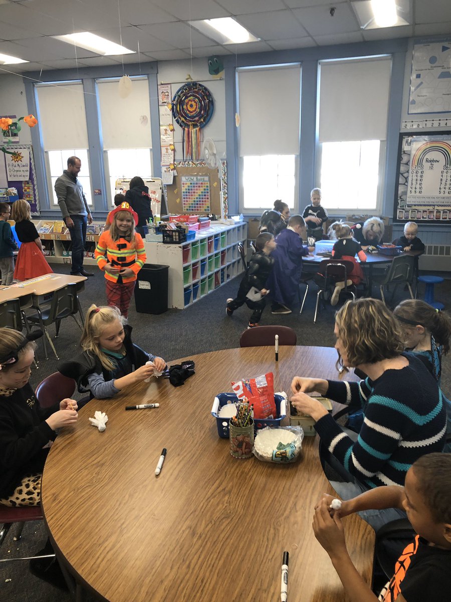 MrsFowlerFirst's tweet photo. A glimpse of our first grade Halloween activities. #lionpride https://t.co/mFixFsGMI7
