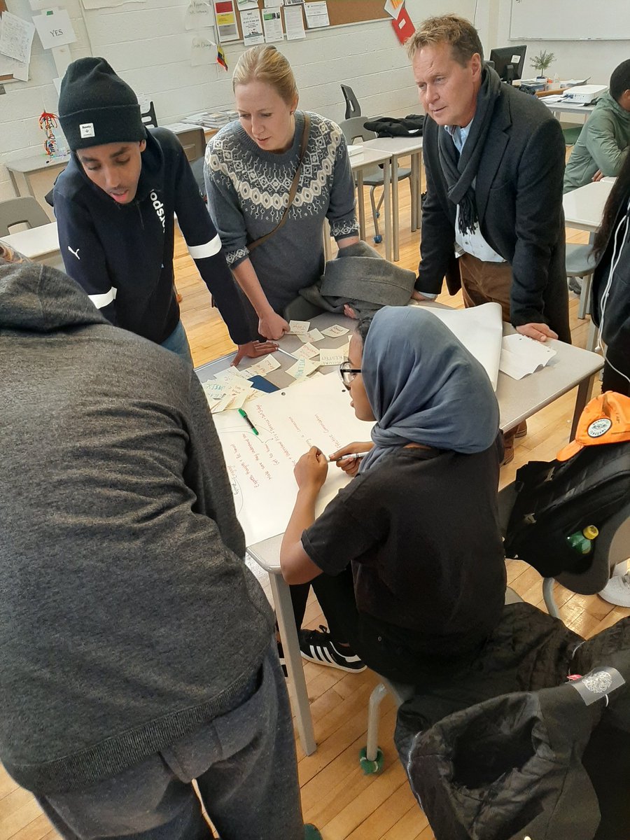 mressabhai's tweet image. Our @JohnPolanyiCI @RotmanIThink ss teaching 16 Principals and the Mayor from a cute city in Norway. Loved hearing the Conversations of their #causalmodels regarding Anxiety, Losing Motivation, Becoming a Pro Athlete and Becoming a #YouTube star. Students are our teachers!!!