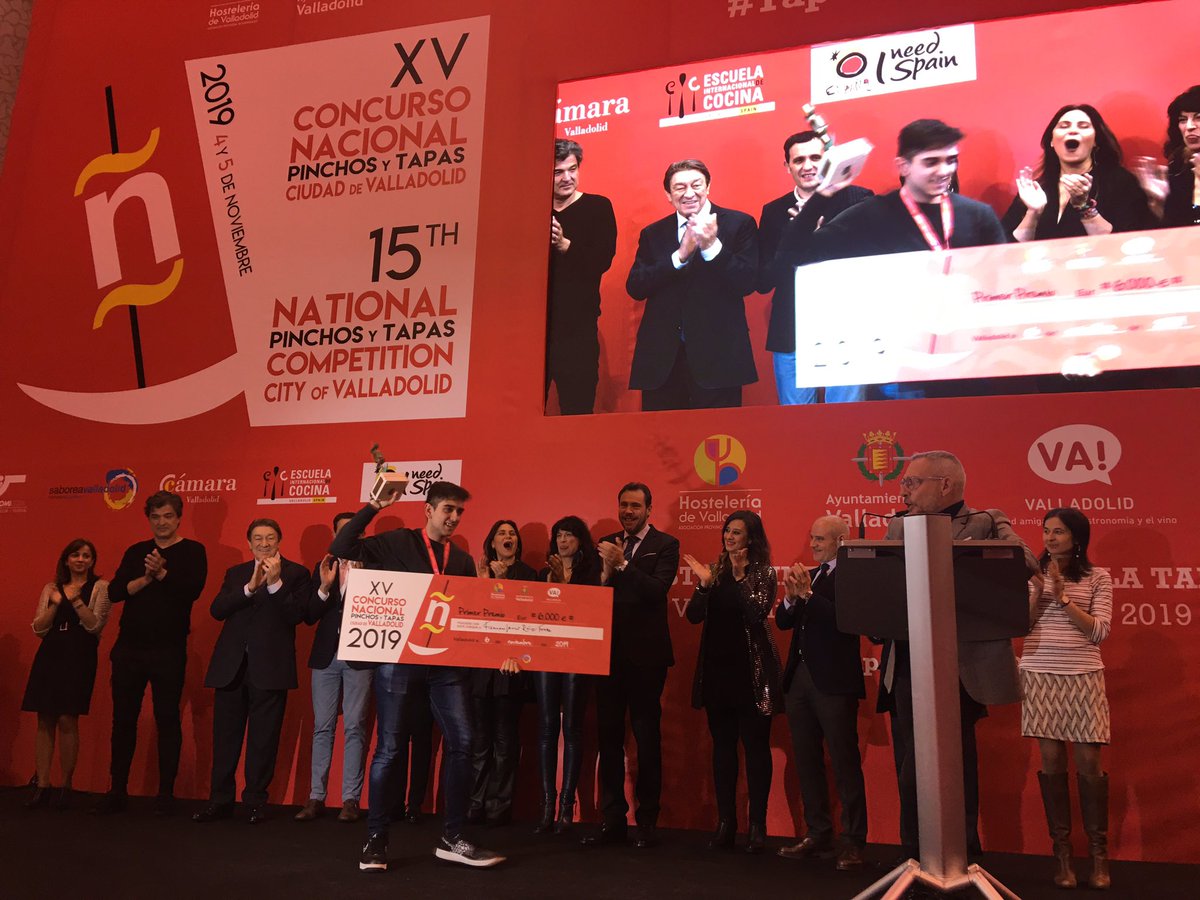 El ganador de #TapasVLL2019 es Franciso Javier Ruiz Fonta de La Jamada de Arrabal de Burgos por su #tapa 'Pollo escalmendrado'. ¡Enhorabuena!