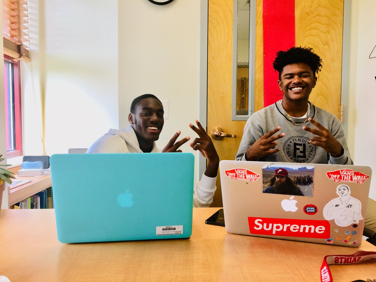 SSSASsaints's tweet photo. Research shows a connection between having a growth mindset and academic performance. When working on an essay in our #AcademicCenter, students recognized: "Positivity is the first step to a great paper." -Eric '20 & "Positive mindset beats adversity 110% of the time." -Tison '20 https://t.co/EjLWIN0hwu