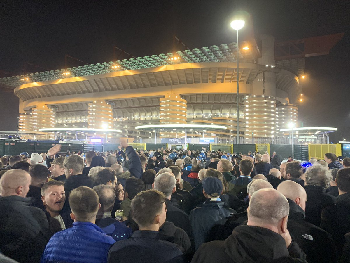 nicktinkercc's tweet image. 6 mins before kick off... horrendous! not letting anyone in. Poor form @Atalanta_BC @ManCity