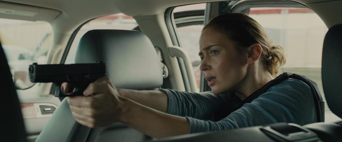 netflixable's tweet photo. #EmilyBlunt #BenicioDelToro #JoshBrolin star in SICARIO-An FBI agent takes part in an undercover operation targeting a Mexican drug lord, but her ethics are challenged when the sting crosses the line. To.. On 18 Netflix countries #netflix #Sicario https://t.co/OfJWV4ACrI https://t.co/GaHuy9eKQp