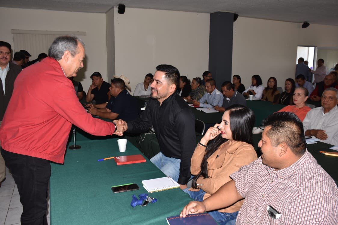 VictorSilvaMich's tweet photo. A nuestros regidores les expresamos nuestras felicitaciones por la respuesta de acudir al llamado de nuestro partido. Y que sepan que desde el @CDEPRIMICH cuenten con todo el apoyo y respaldo para dar la cara por la ciudadania de cada uno de sus municipios.
#VamosSumandoTodos https://t.co/PSV0dn10GQ