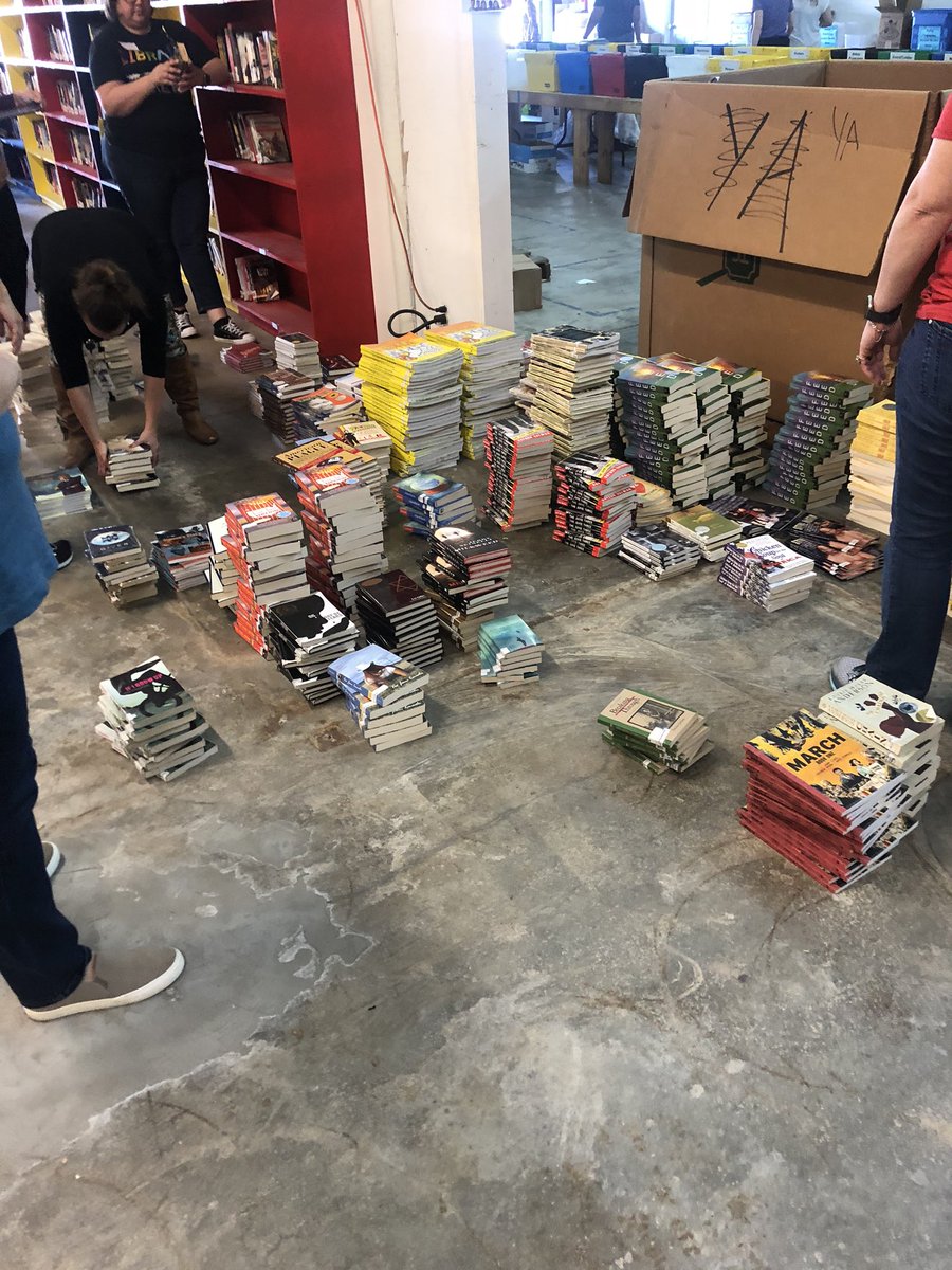 Cardinalslib's tweet photo. Giving back this afternoon! Alief librarians are helping to sort and box books for Books Between Kids! @Alief_Libraries @Cummings_Alief #booksbetweenkids https://t.co/XcsX3Oz2fK