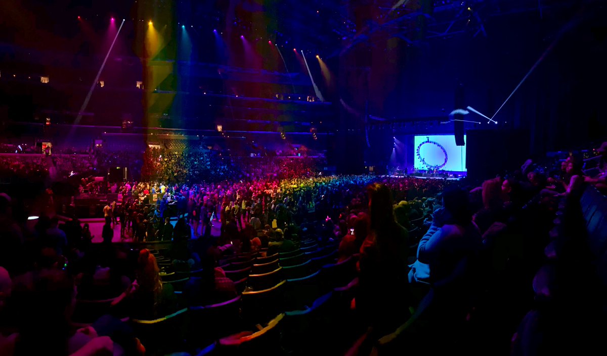 phatbetsy's tweet image. Got to hand it to @adobemax. The #maxbash was pretty dope