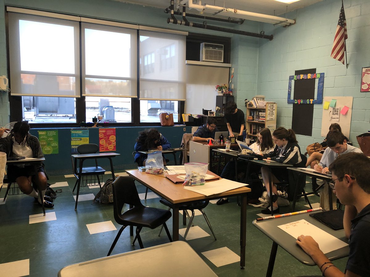 DNapoliXHS's tweet photo. The Art and Literature Club busy doing their creative thing for this month’s theme, “The Leaves Aren’t the Only Thing Changing.” #xhsartandliteratureclub https://t.co/yvKqxhaWS4