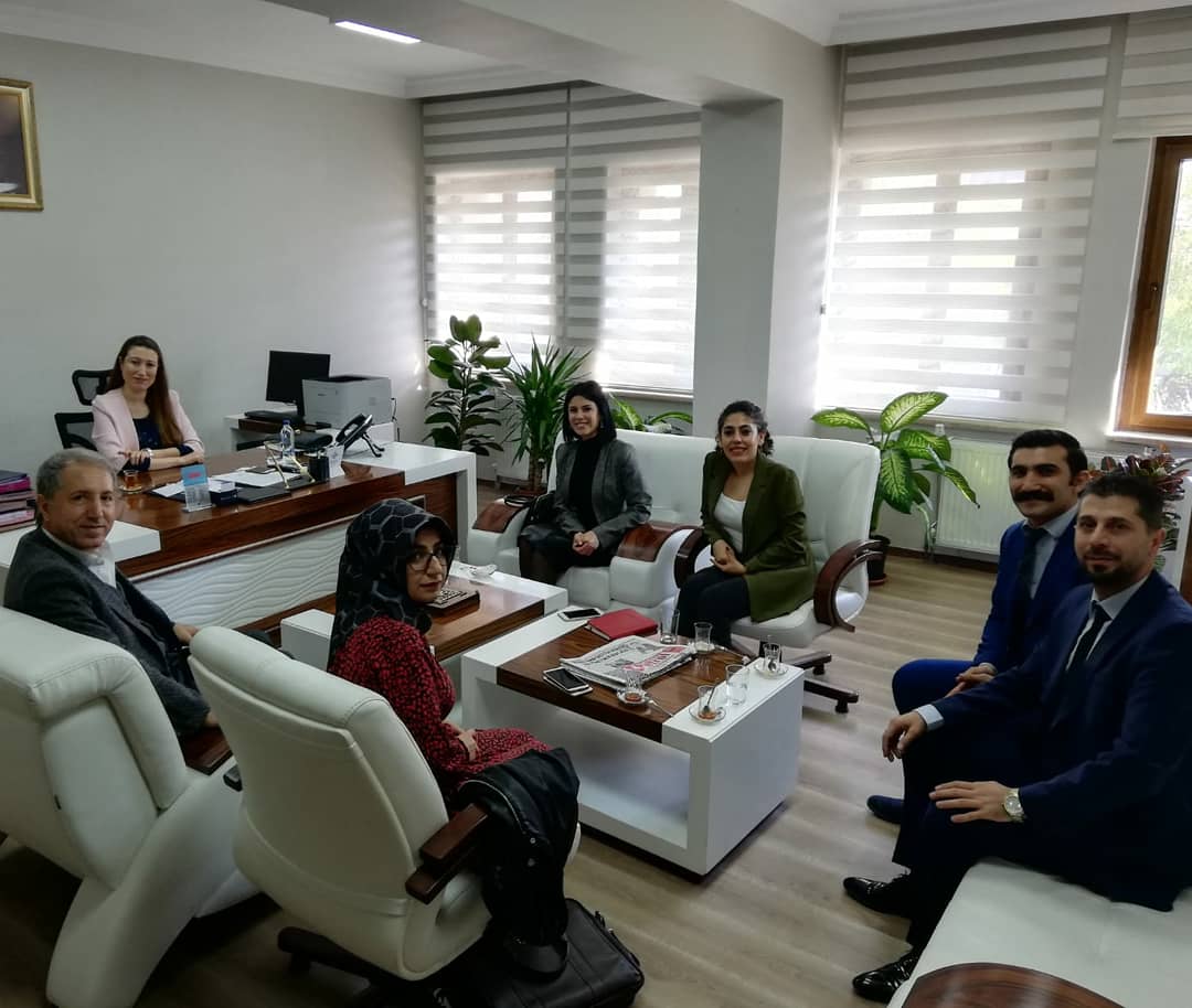 veysimercimekci's tweet photo. UCİM Batman’da teşkilatlanma çalışmalarını sürdürüyor. İlimize çalışma ziyareti için gelen UCİM Genel Başkanı Saadet ÖZKAN, Genel Başkan Yard. Yücel CEYLAN ve @birkalpbinumutt Platformu olarak Batman Valisi @SahinHulusi 'ni ve Vali Yard. Tuğba POLAT'I makamlarında ziyaret ettik https://t.co/EkzaUsvND0