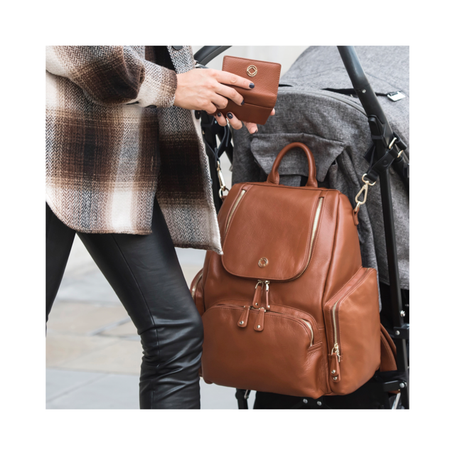 Build your Kit with confidence - Amber and the Oprah card holder make a winning combo if you want to travel light or stash away your store cards.

 #bagforlife #amberbackpack #babyshowergift #hospitalbag #pushpresent #fashionablypregnant  #luxebabybags #babyshower #babybags