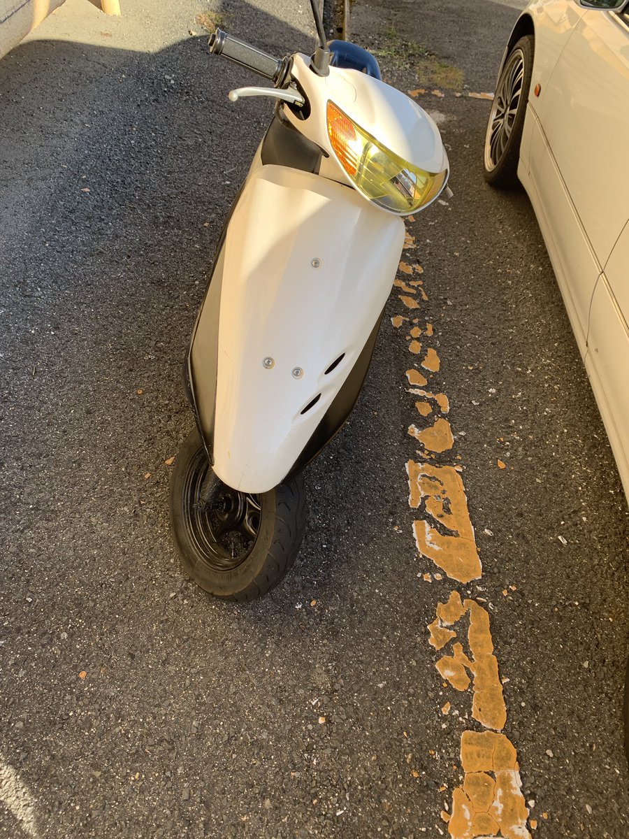 baiku0716's tweet photo. 6万で回します。
書類あり。鍵2本付いてます。
不具合はヘッドライトが少し割れて今すぐ!!それ以外はないです。綺麗な方だと思います。
最高速70くらいです
気になる方はDMお願いします。 https://t.co/Es7PEk8bDN