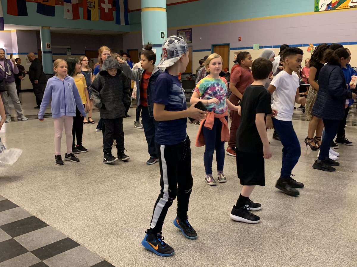 cmsap1's tweet image. 6th Grade Harvest Dance this afternoon!
@cmshappenings #6thGradeRocks #cmsrocks #gosharks #letsdance