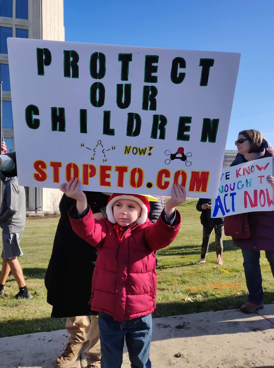 StopEtOLC's tweet photo. @Medline How many children have to grow up without their mothers before you’ll stop using a gas that causes breast cancer? #stopeto #passHB3888 @ILSenDems @ILSenateGOP @HouseDemsIL @ilhousegop https://t.co/DaiyegrHNJ