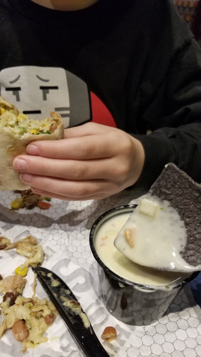 BeccaBesaw's tweet photo. Splurged on the chips and queso since it is a @pancheros fundraiser for @westvikings ! #supportwms https://t.co/KNx2mLZwEJ