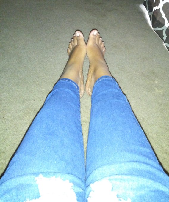 Face down wallet up 💁 I am accepting foot subs for rt and online. Dm me, Kik me:mistresski27 or message<a href="/tag/feet"class="tags"><span>#feet</span></a><a href="/tag/michigan"class="tags"><span>#michigan</span></a><a href="/tag/tribute"class="tags"><span>#tribute</span></a><a href="/tag/paypal"class="tags"><span>#paypal</span></a><a href="/tag/footworship"class="tags"><span>#footworship</span></a>