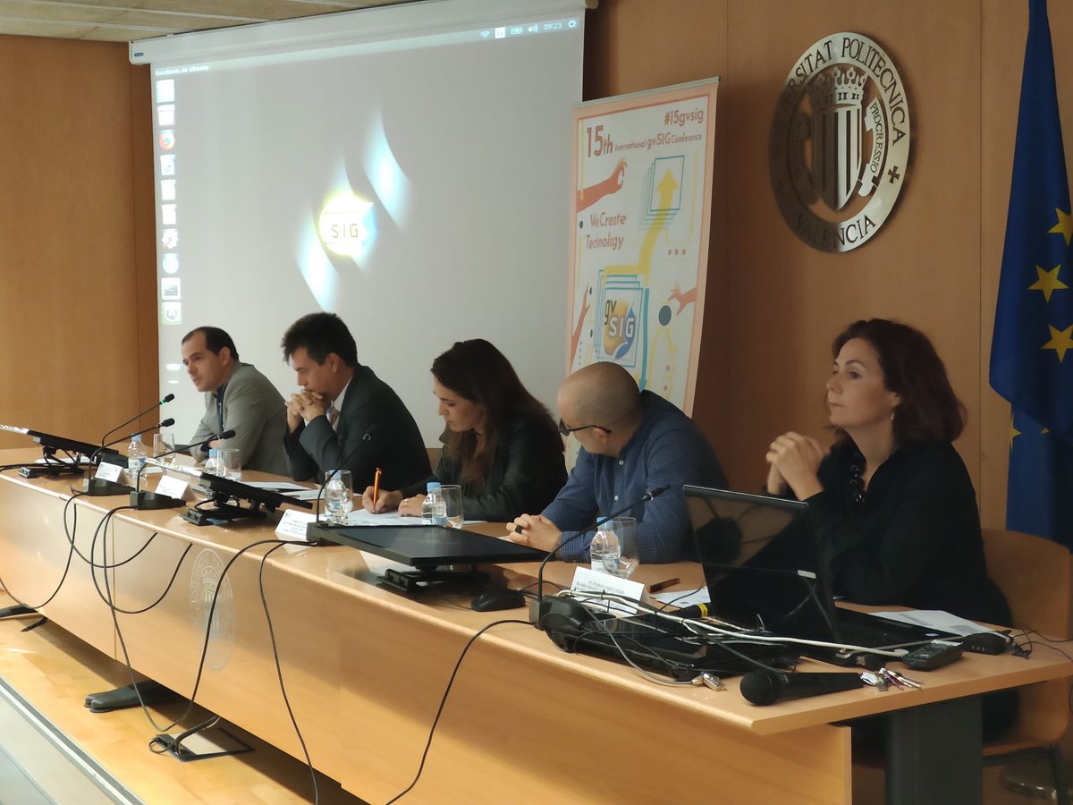 GeomaticaUPV's tweet image. Hoy hemos inaugurado las 15 jornadas de @gvSIG. Interesantes ponencias y cursos de Formacion completos. Un éxito!! #SIG #cartography #geotechnology