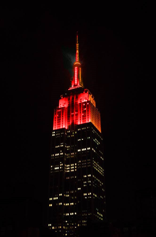 Empire State Building Tonight We Re Celebrating The 150th Anniversary Of The First College Football Game Played By Princeton Rutgersu With Lights Split Between Princeton S Orange East West And Rutgers Red