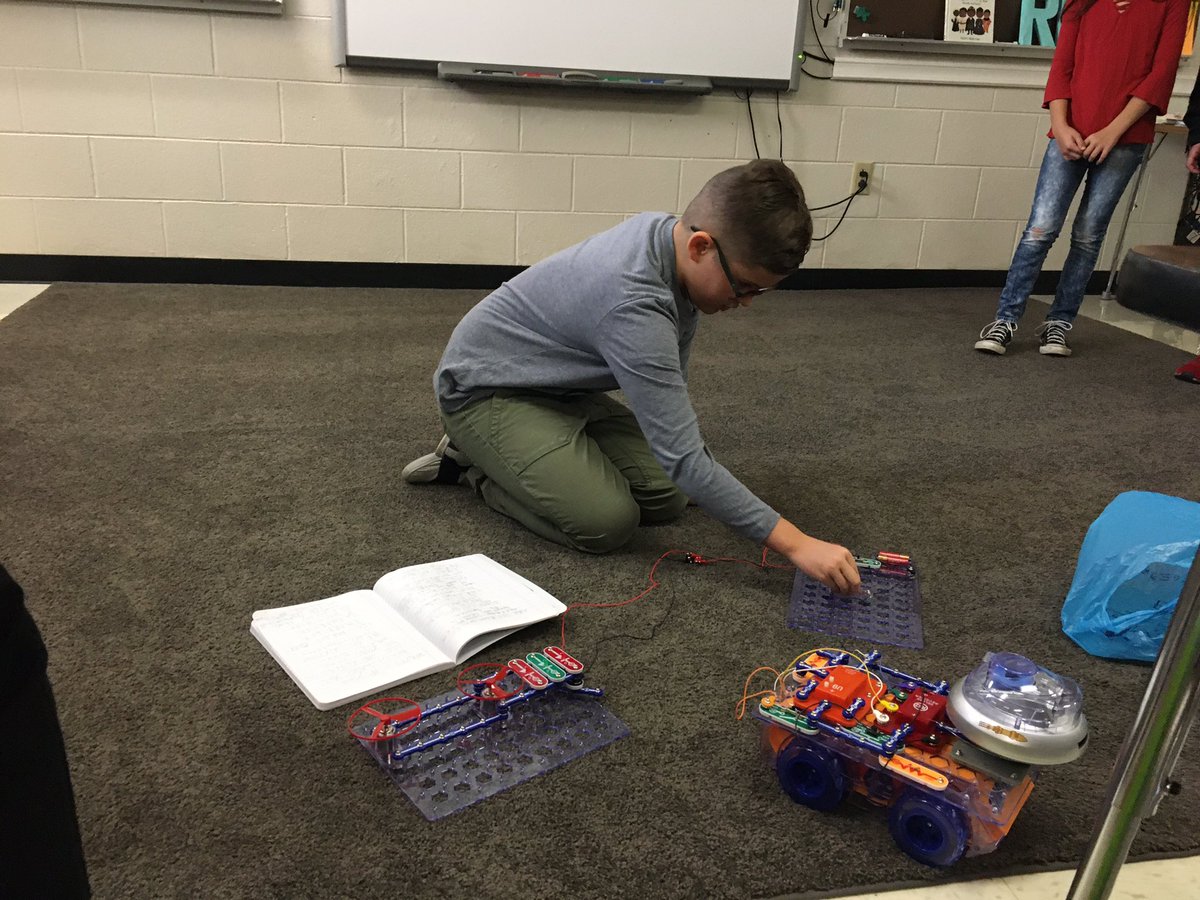 mt5thgrade's tweet image. #GeniusHour presentations today-engineering, fashion, skateboarding, and circuits!  We loved learning from these students! #bexleybold