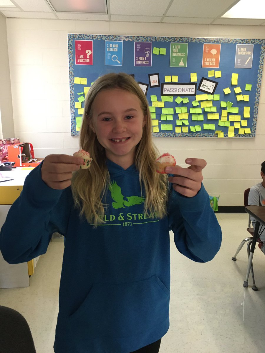 mt5thgrade's tweet image. This student taught us about baking and the importance of proper measurement. She made us one yummy cupcake and one cupcake with WAY too much salt!  The kids said, “It tastes like the ocean!” #bexleybold #geniushour