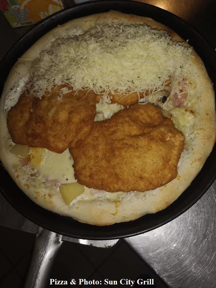 Meribibulus on Twitter: &quot;Pizza Wiener Schnitzel - proudly invented in  Hungary #pizza #hungary https://t.co/t29RTWvYb3&quot; / Twitter