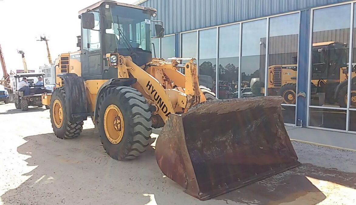 JMAuctioneers's tweet photo. Take a look at this late arrival for the #auction on Friday, November 8th hosted from Brooklyn, MS.  This 2014 #HYUNDAI HL730-9A WHEEL LOADER only has 556 HOURS.  View all construction equipment&amp; heavy trucks here:  https://t.co/n2sFPaYptT  #HeavyIron #HeavyTrucks #YardFull https://t.co/Kyq7HgH1Xf