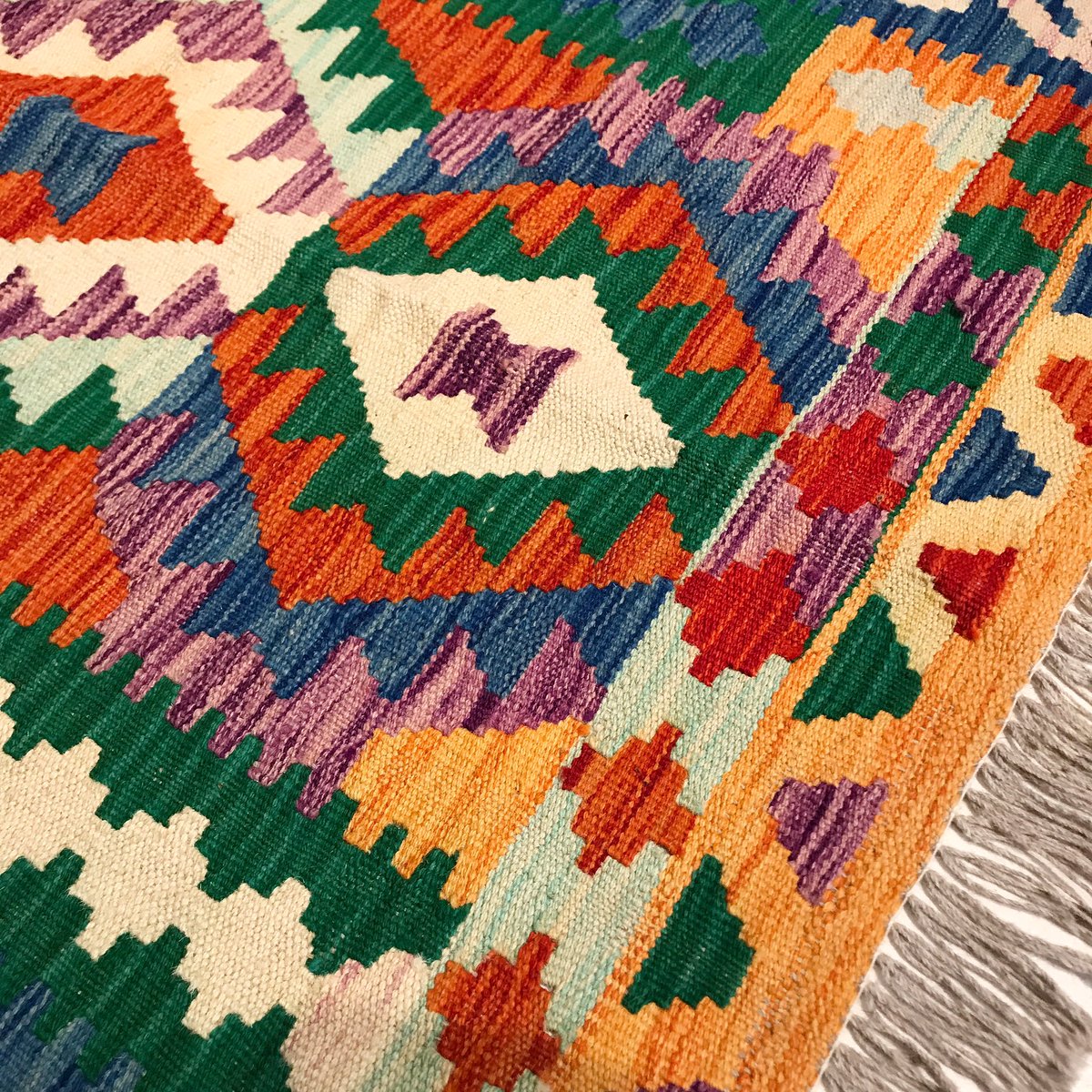 afghanrugshop's tweet photo. One of our 1x1.5m Handmade Fairtrade Maymana kilims, lovely bold colours too.
#labelstep @LivingWageUK @Afghanaid #fairtrade #handmade #buyonline #rug #colour #luxurylifestyle https://t.co/6uuo6qBcJn