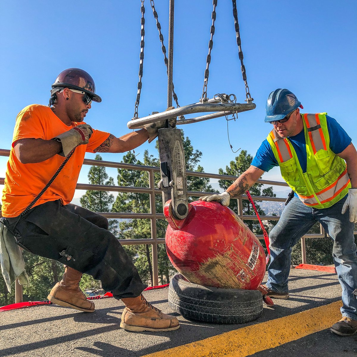 BerkeleyLab's tweet image. .@biggecrane workers putting the &quot;crane ball&quot; to bed for the day. The crane is being utilized to install the cooling infrastructure that will support the #Perlmutter #supercomputer, arriving next year (📷: @calypsospoet) @lbnlcs