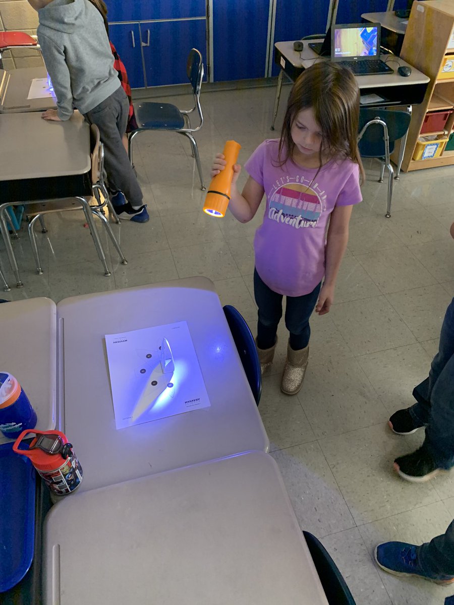 MartinsFirsties's tweet photo. Can we make a statues shadow move? @MysterySci What an engaging and fun lesson! @WeAreBarfield https://t.co/SGpjRHUlvD