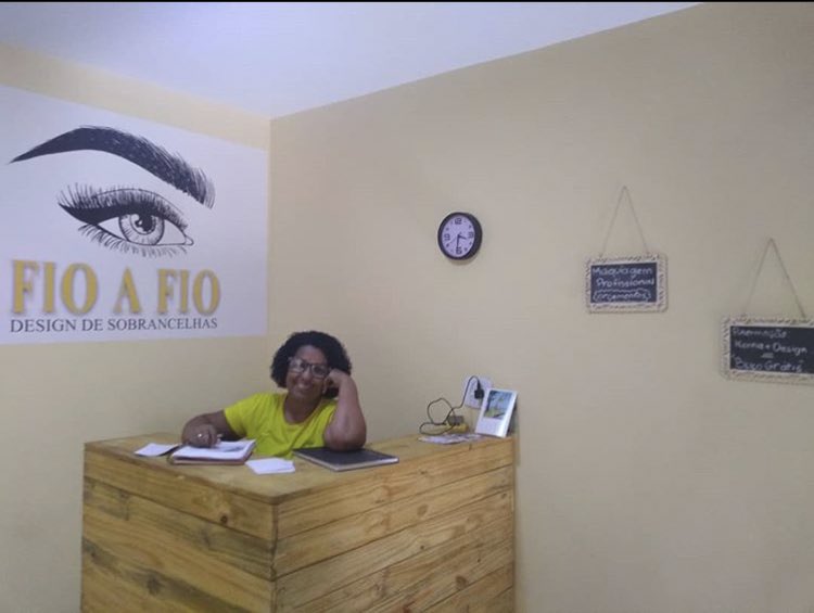 lazzaroingrid's tweet photo. oi, gente! há quase um ano, minha mãe abriu uma loja de sobrancelhas/depilação em bonsucesso, mas até hoje não conseguiu clientela suficiente pra conseguir pagar as contas sempre. tem contas em atraso e ela precisa repor material de trabalho! da uma forcinha aí na divulgação!! https://t.co/DhlpADPT3l