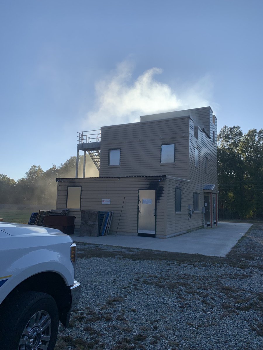 DCNCFMO's tweet photo. #DCNCFMO was able to get in some training this afternoon on our new airpacks! The Davidson County Fire Marshal’s Office participates in the same training that your local firefighters do. Fire suppression and training is still part of the duties of your fire marshals. https://t.co/v7mJwjPxsM