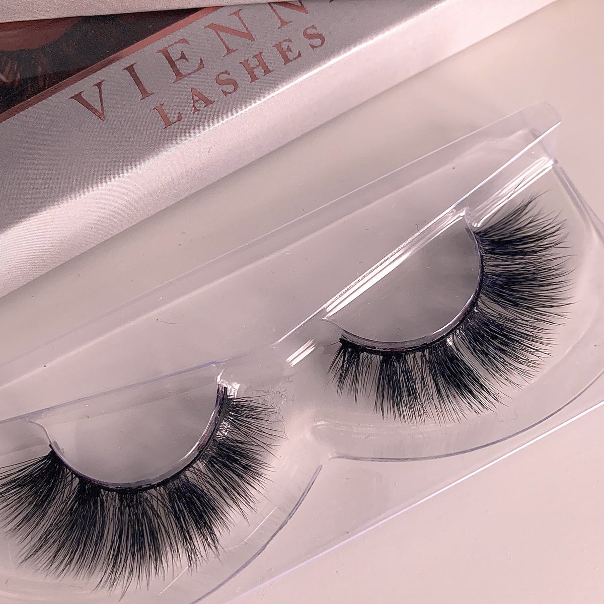 INTRODUCING #HYPNOTIZE 😵🌀 With a name and appearance fit to hypnotize, the spaced out clusters offer a textured, multilayered appearance perfect for natural and glam looks 💘 Ultra lightweight and comfortable ☁️ -
-
-
-
-
-
#muasupport #lashes #fluffylashes #glamlashes