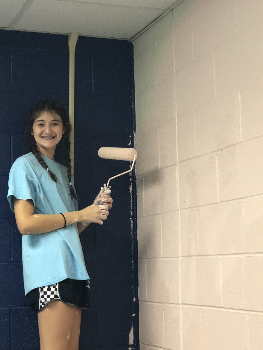 HMSCounselors_'s tweet photo. @TweetDCS_HMS #NJHS Members teamed up today to make a teacher’s day (and room) a little brighter! 🎨 #service #leadership #giveback #teamdcs #allmeansall https://t.co/UzhL37ewI5