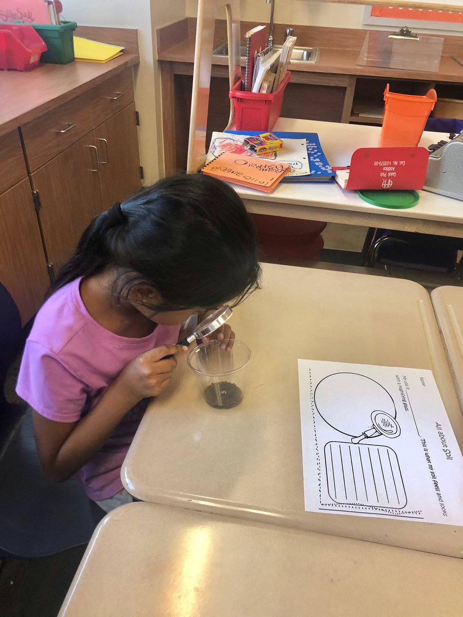 HMEfirstgrade's tweet photo. Fun week in science!! We are exploring properties of soil and writing our discoveries. We have some little scientists among us in 1st grade 🔎🧐📝 https://t.co/fusuo66YDX