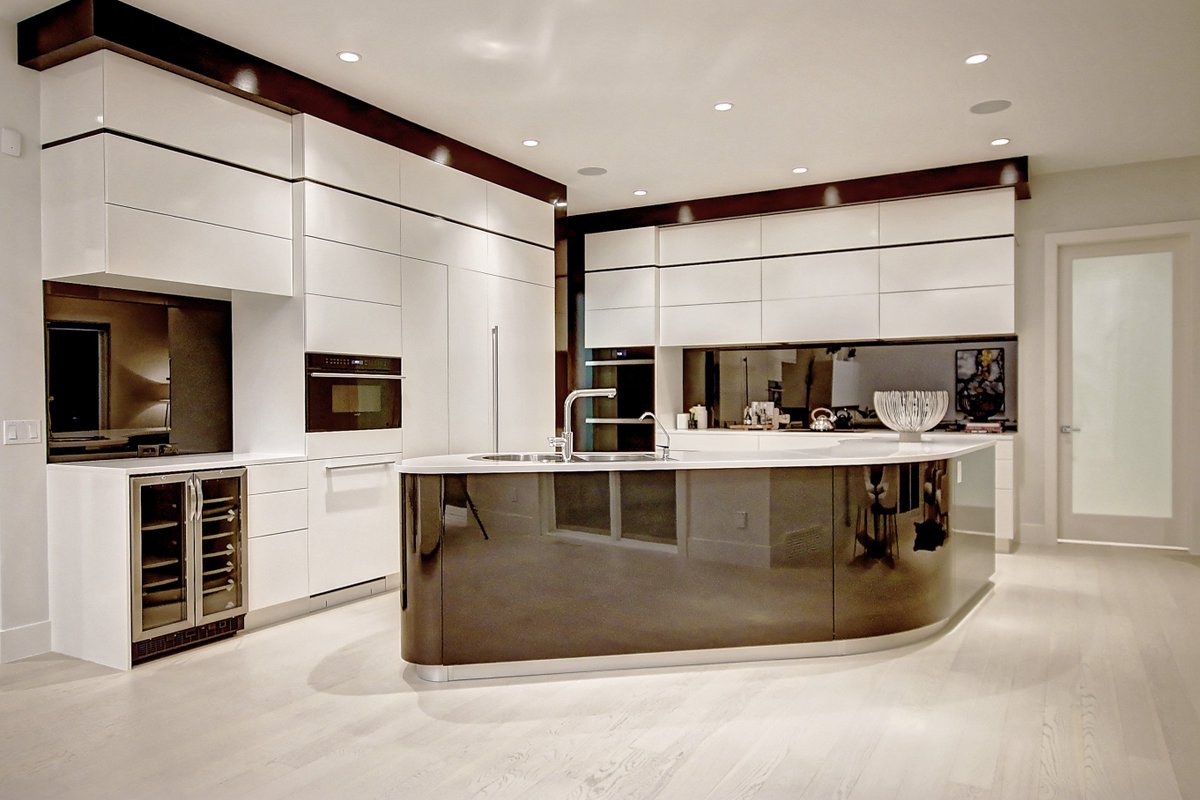 Absolutely one of the most gorgeous kitchens we've seen and staged! 😍#dezingroup

#calgary #edmonton #yycre #yegre