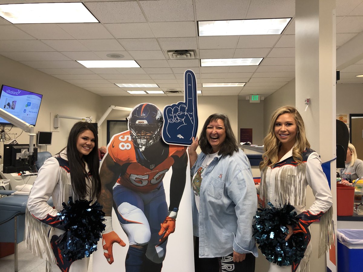 BroncosOffField's tweet photo. Thank you to all of #BroncosCountry who supported #DriveForLife22 and donated at a @VitalantCO community blood center across the Front Range 👏

#BroncosHuddleFor100 📸's: https://t.co/YPjbEU6008 https://t.co/AsXhZALfsS