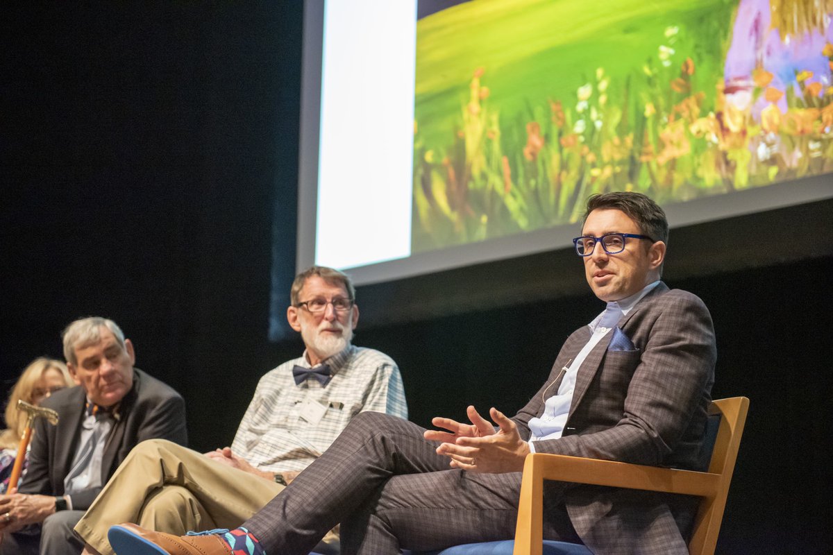 emoryhenry1836's tweet photo. Proud to host #theoriginproject on campus with @adrianatrigiani and Nancy Bolmeier Fisher presenting a panel discussion on the #opioidcrisis with Jarrett Krosockzka, award-winning graphic novelist, Dr. Van Zee, Dr. Bill Kanto, Beth Davies & Susan Myers. #collegesthatchangelives https://t.co/R1OIM1jPpz