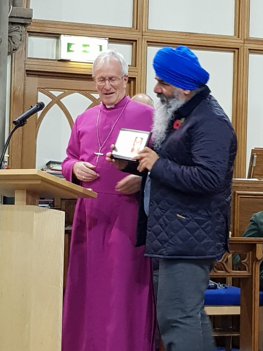 5ukhwinder's tweet photo. Sikh Christian forum attended at Holy Trinity Church in Smethwick. Thank you for your love and respect. Great event and service. #550YearsOfGuruNanakDevJi 
@Drsmeeee @FaithFriendsOT @DrOpinderjit @NearNeighbourBC @David_Urq @GNGSmethwick https://t.co/4EtFKtUmma