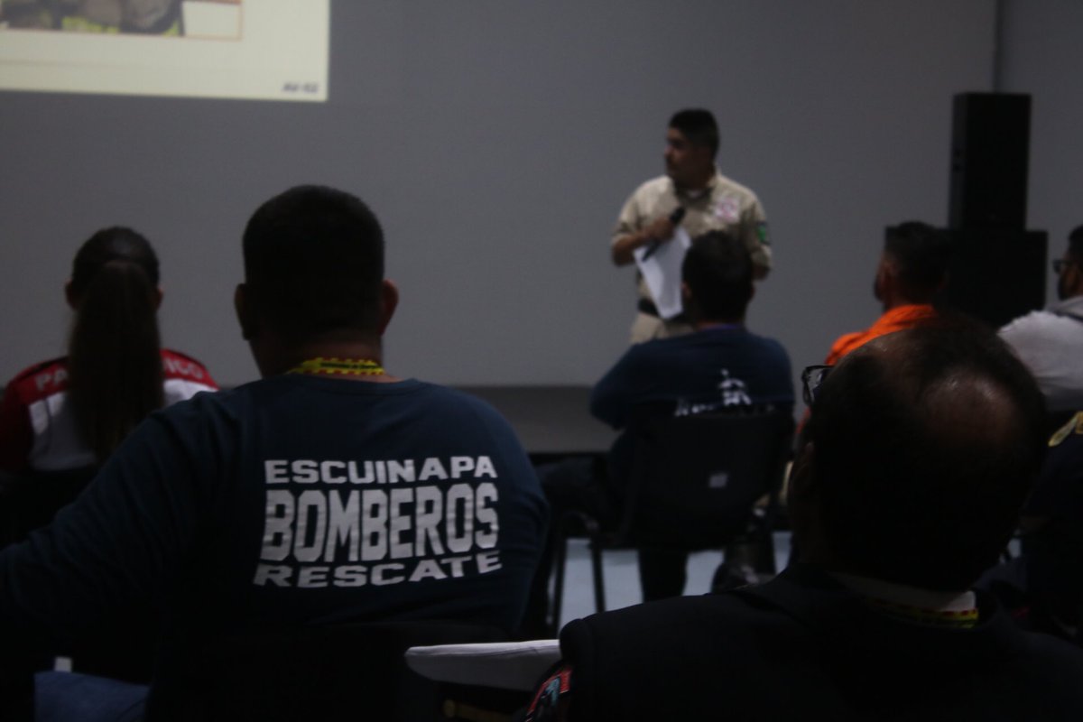 JDBConvInt64's tweet photo. ¿Estamos preparados para combatir  los riesgos de los fenómenos del fuego durante un incendio? 

Con esta pregunta, el Cmte Andres Reynaga, líder de la división de Búsqueda y Rescate de @UMPCyBZ inició su taller de “Incendios en Interiores”. #64CNJB https://t.co/vz4yTpXZ8e