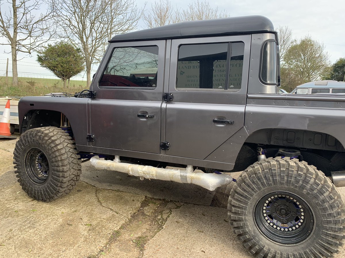 Who couldn’t have fun in this Landy #LandRover #landroverinsurance @TheLandRoverClu #CRAllen #Modified4x4 @Land_Rover_Def b