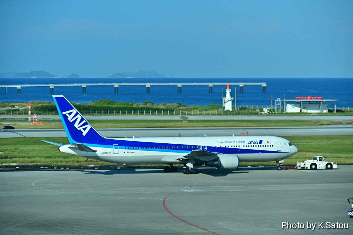速報】那覇空港にて、ANA機JA8971(ボーイング767-300ER)の垂直尾翼が一