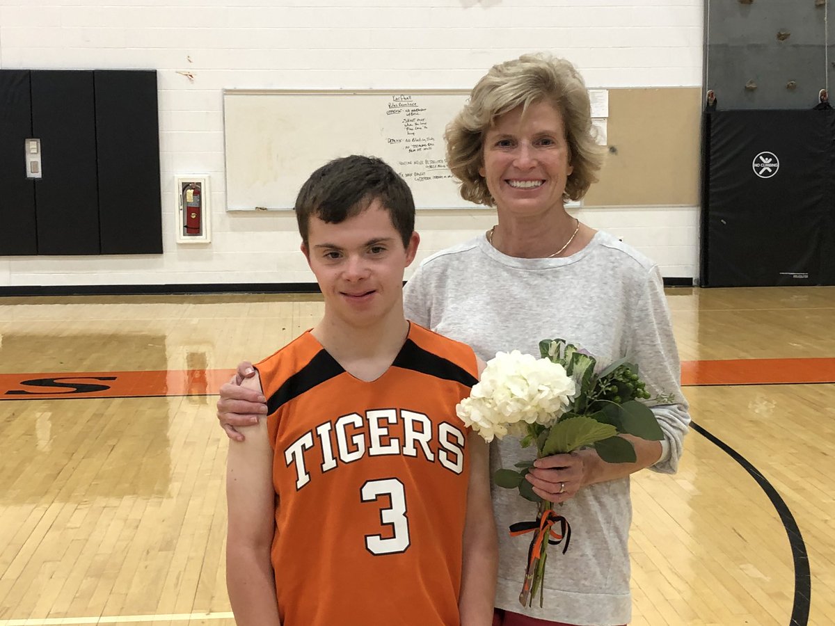NNHSTigers's tweet photo. Senior Day for Unify Basketball today https://t.co/oqbaUmH6fN