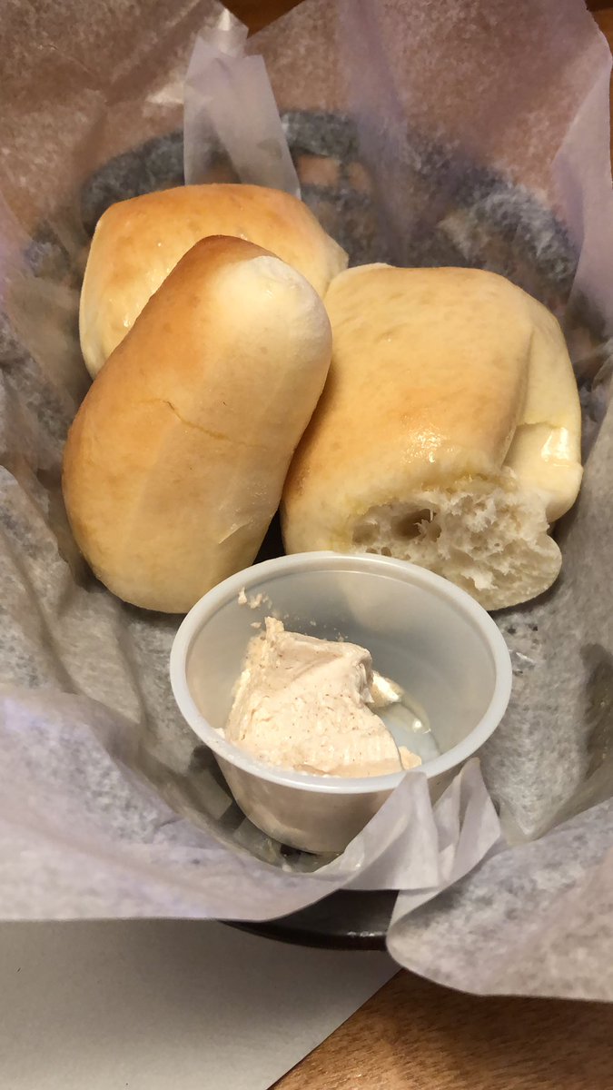JustinMitchell_'s tweet image. I don’t always eat at chain restaurants, but when I do, I bathe in Texas Roadhouse cinnamon butter. #basicallybasic