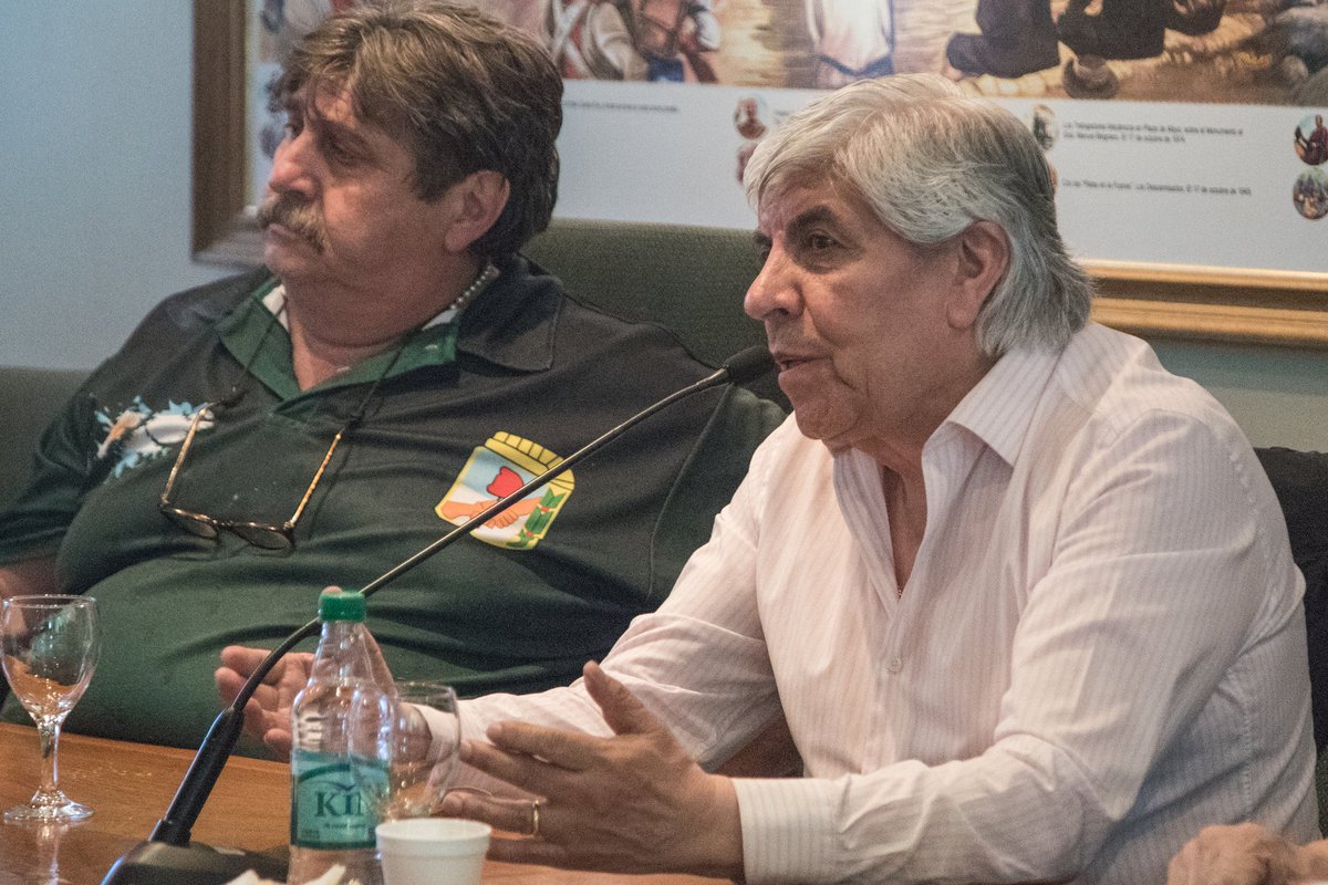 SerjSanchez's tweet photo. Participando en la sede de  #Smata de la reunión del #FrenteSindical para definir la participación del día viernes en la CGT cuando la visite el futuro presidente de todos los #Argentinos @Alfernandezok 
Seguí mirando más fotos aquí✌⤵
https://t.co/dYOojFkICb https://t.co/8NOP8YymUh