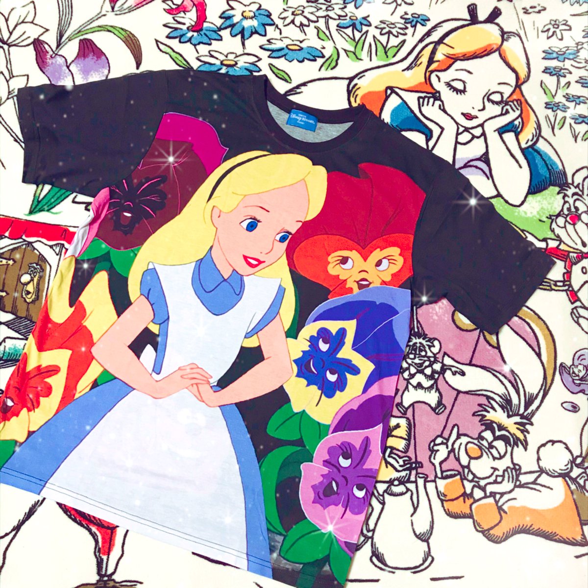 チェルシー ディズニーランドで購入 アリスのtシャツ 表も裏もイラストが大きくて可愛い 発売当初から欲しかった 買えて良かった 半額はありがた過ぎる チェルシー ディズニーランドで購入 アリスのtシャツ 表も裏もイラストが大きくて可愛い 発売当初から欲しかった 買えて良かった 半額はありがた過ぎる