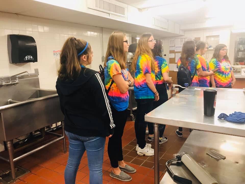 Warren East High Schools FCCLA members got a private behind the scenes tour of the @GaylordOpryland with executive chefs! #EducationIsFUN #Fccla #CareerExploration #FACS #WEHS
