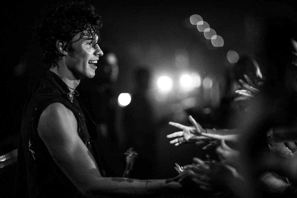 ShawnAccess's tweet photo. Thank you Brisbane 🖤 @shawnmendes @JosiahVanDien #ShawnMendesTheTour https://t.co/WjLwJDDQjh