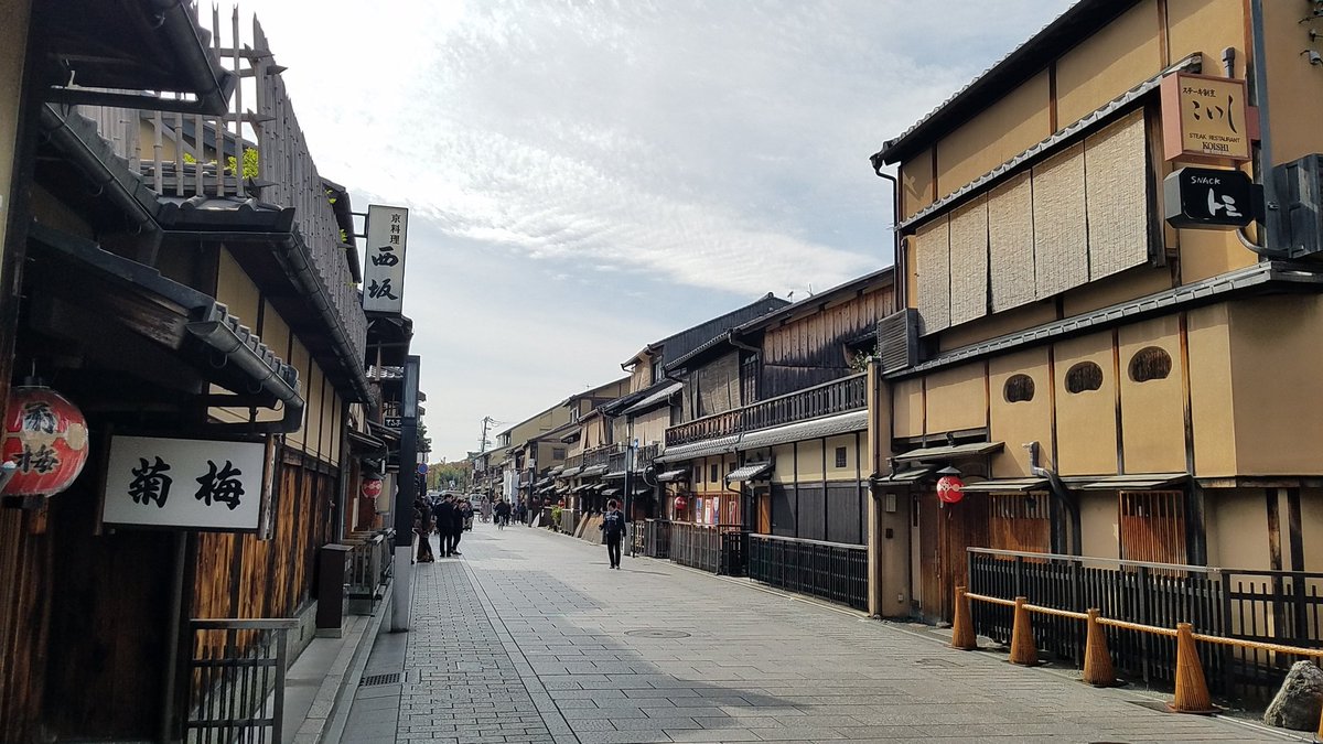 kkazu77379174's tweet photo. まいまい京都さんの祇園ツアーに参加。祇園南側の現状にビックリ❗それに比べ��北側の生きてる感。相変わらず梅林さんの話は面白かった。祇園はどこに向かうだろう。 https://t.co/GxKqwaccup