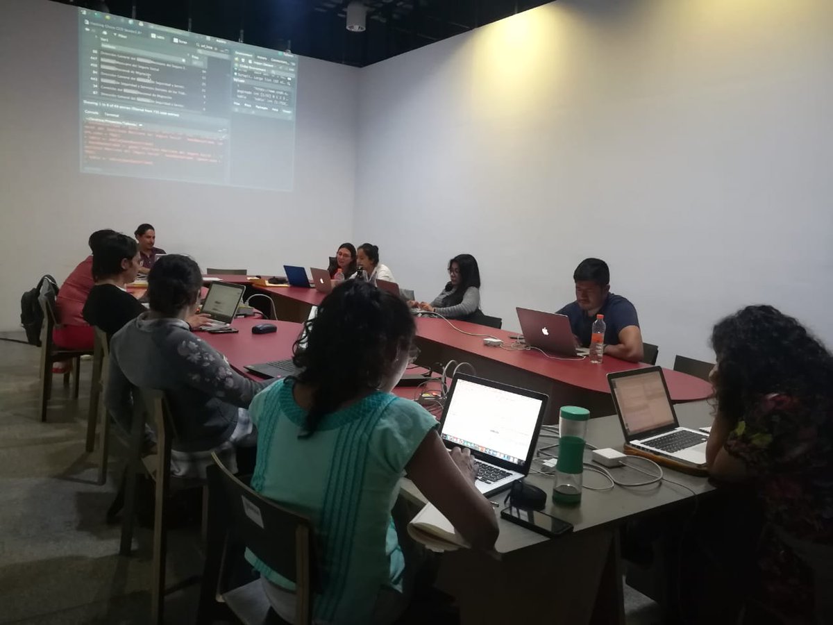 Datacritica's tweet photo. En nuestra segunda sesión de #HackingCivico en @CCDmx aprendimos a organizar y hacer limpieza de un caos de extracción en una base de datos con recomendaciones de DDHH por año, autoridad y asunto, a agrupar y resumir por variables... https://t.co/FJSBO22yko