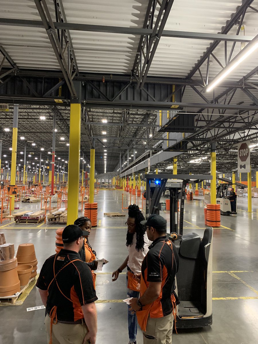 License checkpoint on our safety walk tonight!! #validlicense #keepeveryonesafe #vroomvroom <a href="/TravisM17706048/">Travis Moore</a> <a href="/SdbassBass/">Scott D.Bass</a> <a href="/HartMeka/">Meka</a> <a href="/JoseVer14014134/">Jose Vera</a> <a href="/Lmonte161/">Lmonte16</a> @HomeDepot5085